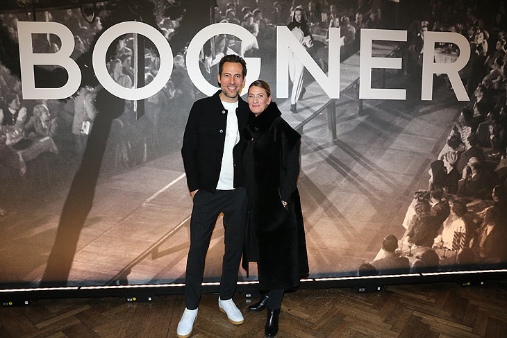 Alexander Mazza und Bogner CEO Gerrit Schneider bei der Fashion Show „BOGNER CELEBRATES MARIA 23“ der Herbst/Winter Kollektion 2023/2024 als Tribute für Maria Bogner’s erste Kollektion und Modenschau 1948im Hofbräuhaus am 19.01.2023 (Photo by Gisela Schober/Getty Images/PR für Bogner)